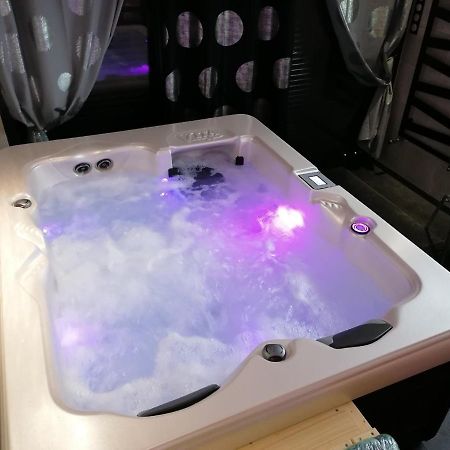 Chambre Avec Spa Et Sauna Privatises Bourg-en-Bresse Exteriör bild